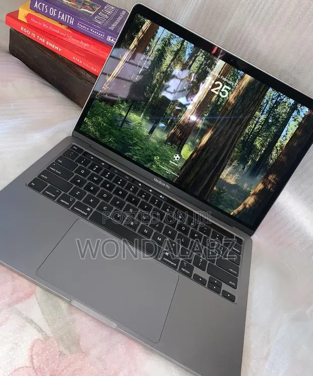Laptop Apple MacBook Pro 2020 32GB Intel Core i7 SSD 1T · Photo 1