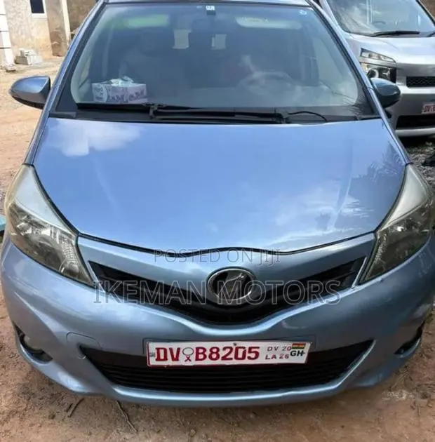 Toyota Vitz 1.3 FWD 5dr 2012 Blue · Photo 1