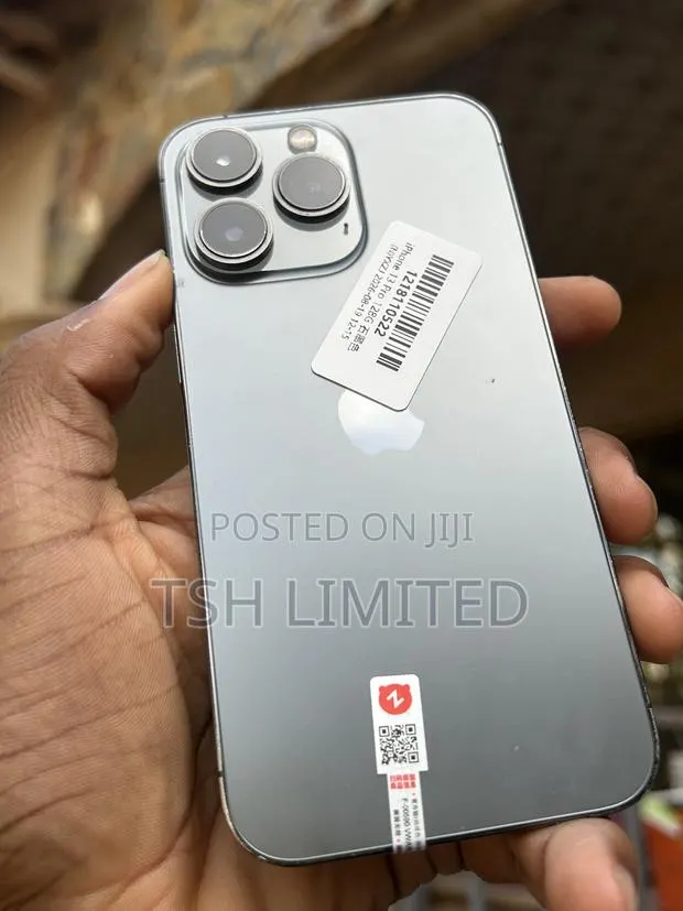 Apple iPhone 13 Pro 128 GB Gray · Photo 1