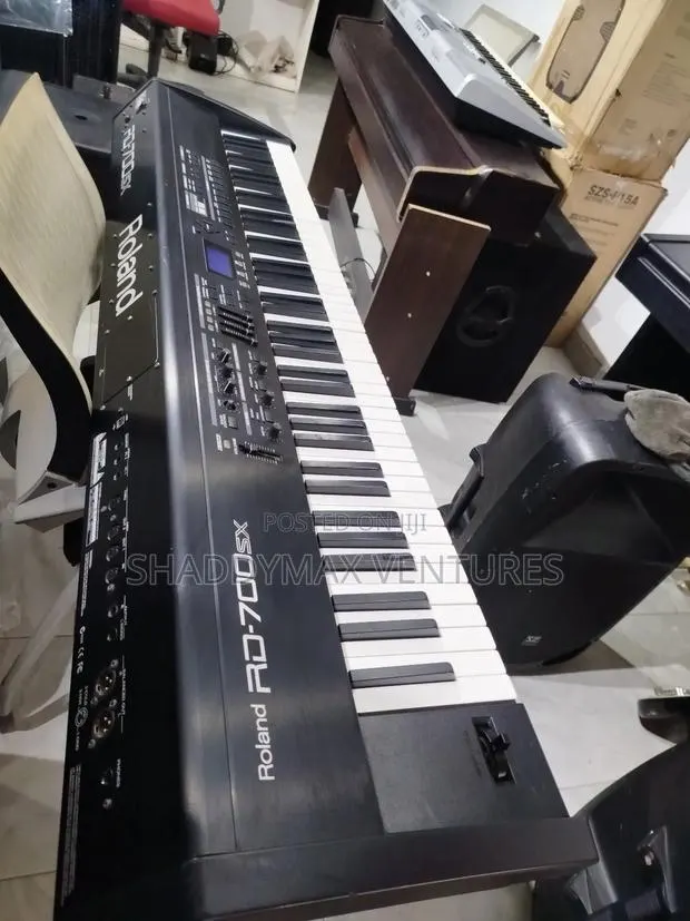 Roland Rd700sx Stage Piano Keyboard · Photo 1
