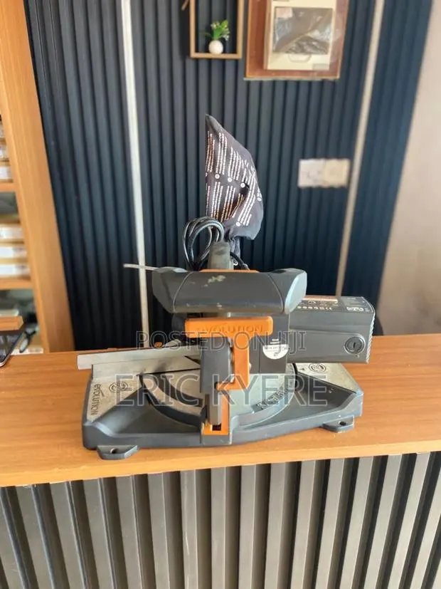 Evolution Compound Mitre Saw Electric Cutting Machine · Photo 1