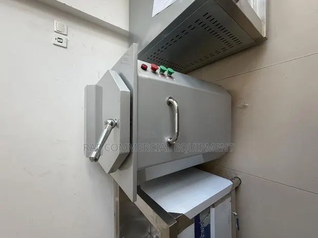 Commercial Hydraulic Dough Divider · Photo 1