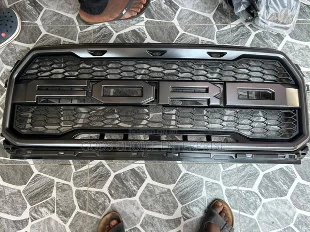 Front Grill Ford F150 2015-2016-2017 With Light · Photo 1