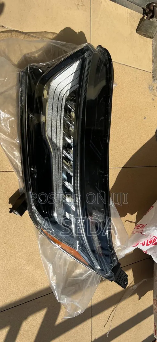 Honda CRV 2017 2018 2019 2020 2021 2022 Headlight Call · Photo 1