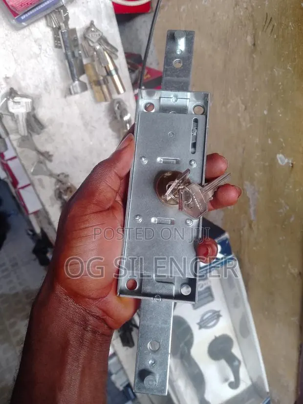 Rolling Gate Lock · Photo 1