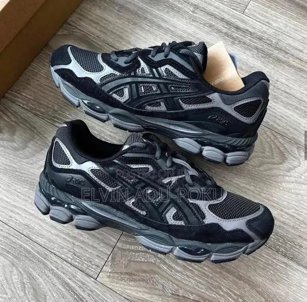 Asics Gel Preleus Termo in Different Colours , Swipe > · Photo 1