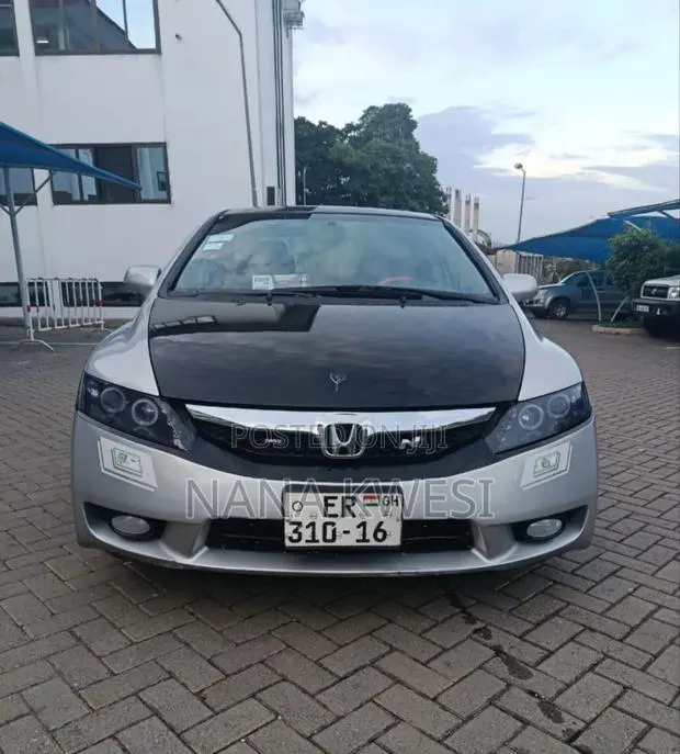 Honda Civic 1.8 5 Door 2011 Silver · Photo 1