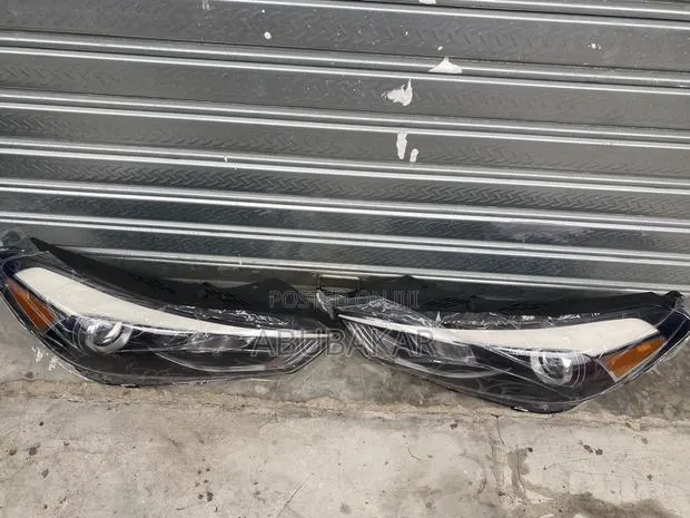 Hyundai Santafe 2019 Headlight Pair · Photo 1
