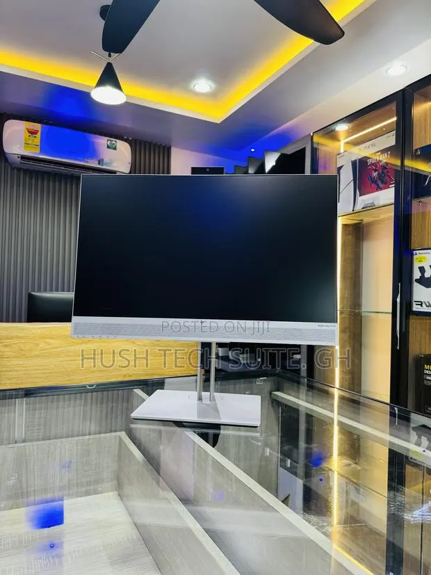 HP 24” Ips Display Inbuilt Camera With Speaker Conference Monitor · Photo 1