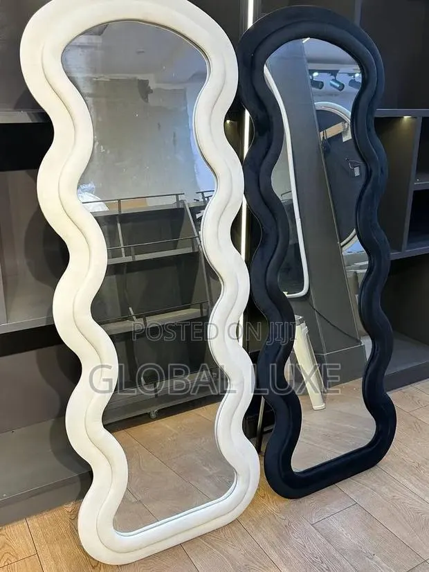 Modern Decorative Wall Mirror – Stylish Home Mirror · Photo 1