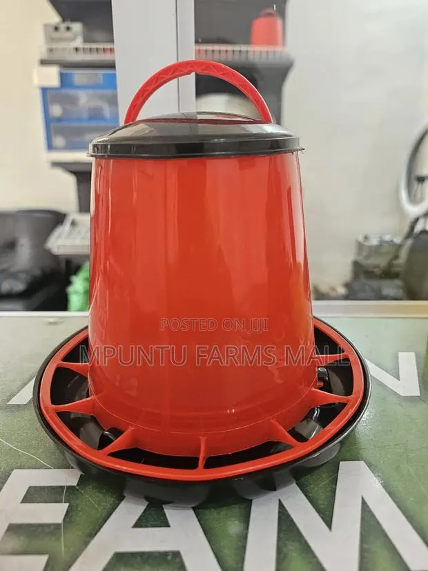1.5kg Poultry Feeder · Photo 1