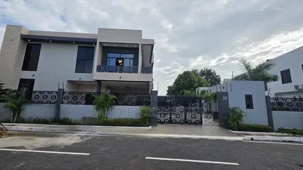 Furnished 5bdrm House in East Airport, Accra Metropolitan for sale · Photo 1