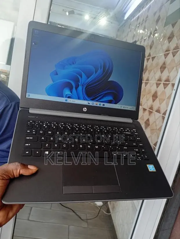 Laptop HP 14-Dq1088wm 8GB Intel Pentium SSD 128GB · Photo 1