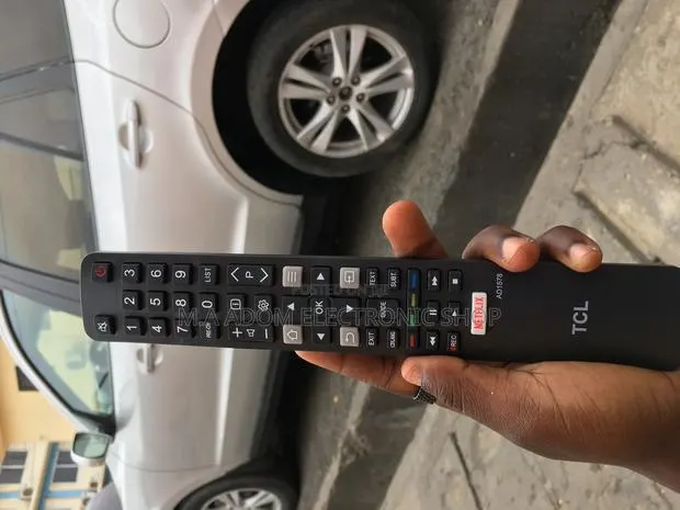TCL Smart Long Remote Black Colured · Photo 1