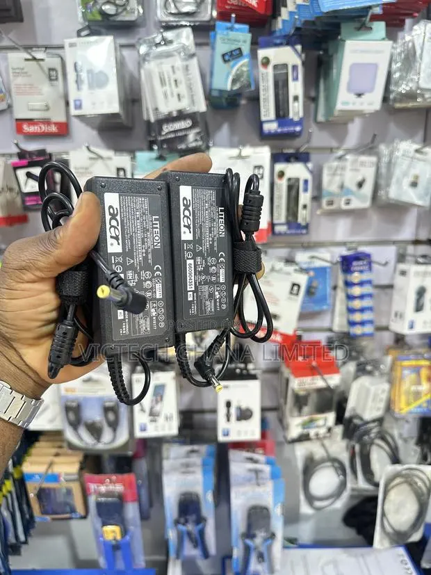Acer Adapter · Photo 1