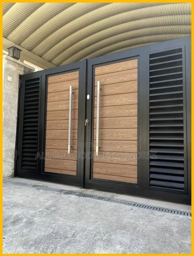 Heavy Wood And Metal Luxurious Gate · Photo 1
