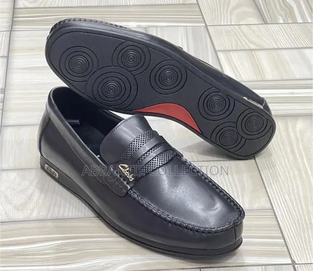Available Clarks Pure Leather Loafers Black · Photo 1