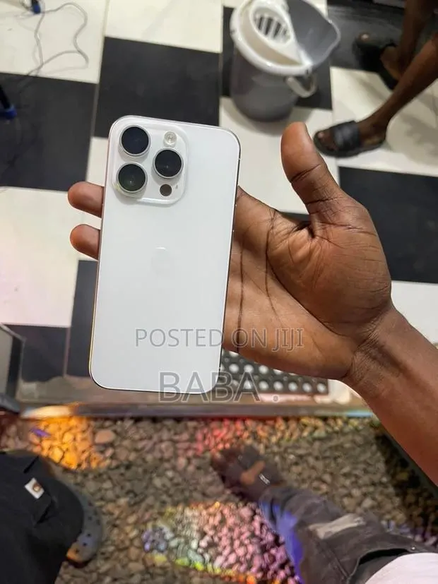 Apple iPhone 15 Pro 128 GB White · Photo 1