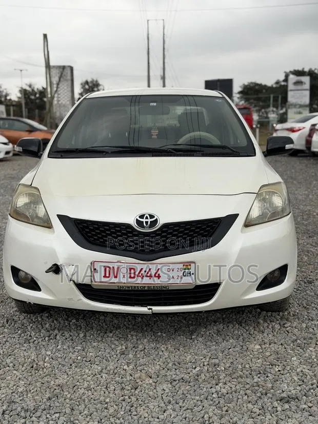 Toyota Belta 2010 White · Photo 1