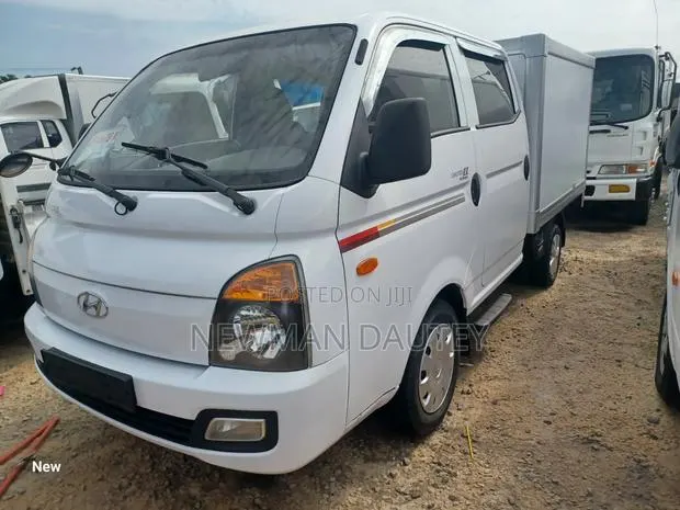 Hyundai Porta Double Cabin Container Automatic · Photo 1