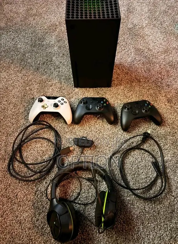 Black Xbox Series X With Cd Games · Photo 1