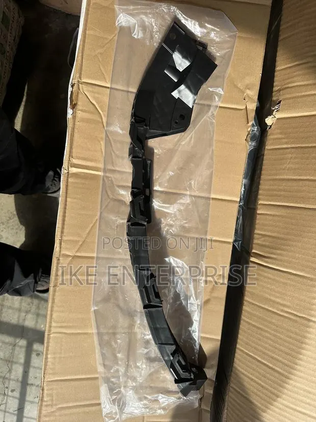Honda Accord Headlight Seat 2018,2019,2020,2021,2022 · Photo 1