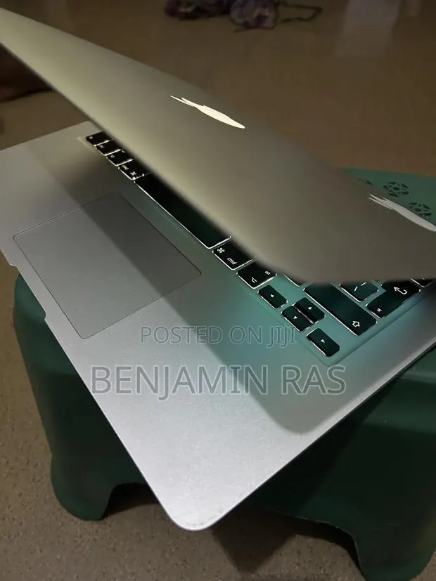 Laptop Apple MacBook Air 2015 4GB Intel Core i5 SSD 256GB · Photo 1