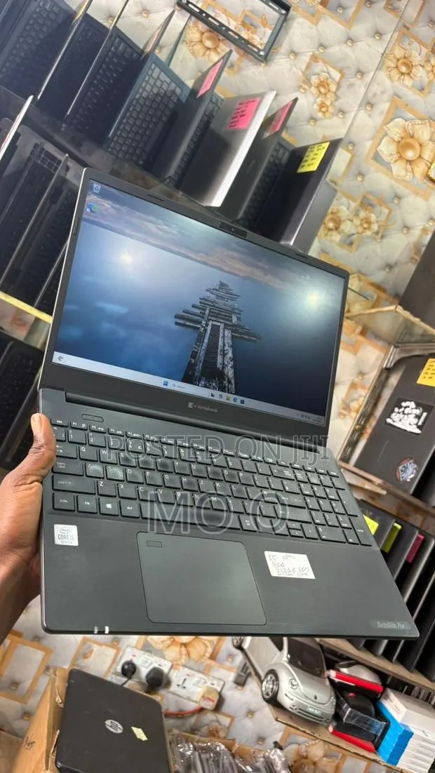 Laptop Toshiba Satellite Pro L550 8GB Intel Core i5 SSD 256GB · Photo 1