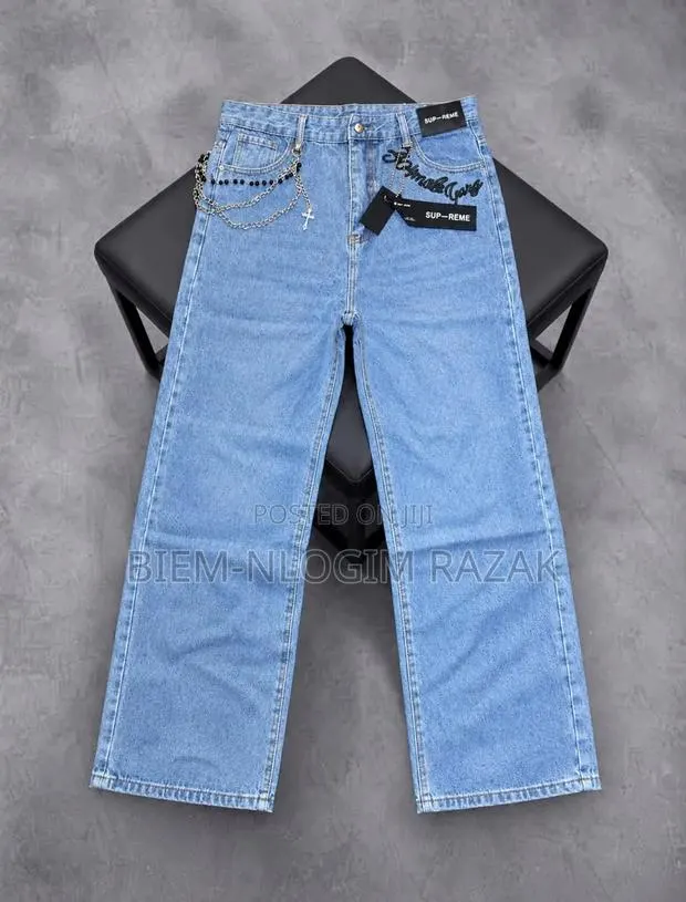 High Quality Supreme Straight Baggy Jeans Available in Stock · Photo 1