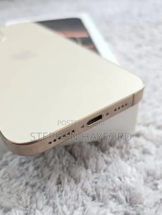 Apple iPhone 16 Pro Max 256 GB Gold · Photo 1