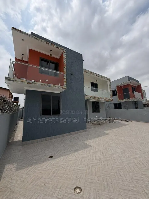 Furnished 5bdrm House in Kumasi Metropolitan for sale · Photo 1