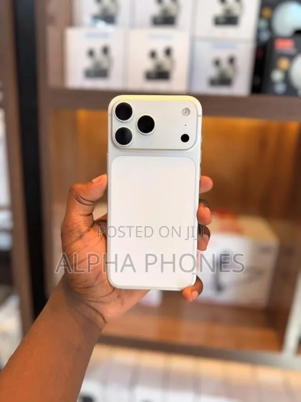 Apple iPhone 17 Pro Max 512 GB Silver · Photo 1