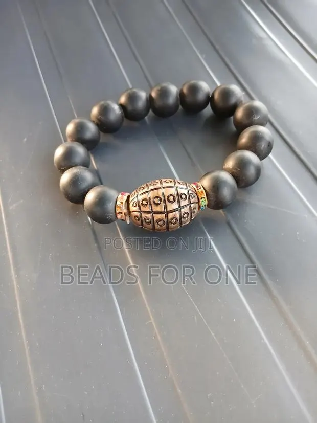 Wooden Piece of Bracelet and Blackstone · Photo 1