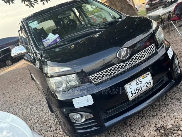 Toyota Voxy V 4WD 7-Seater 2010 Black · Photo 1