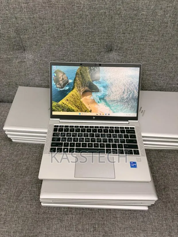 Laptop HP EliteBook 830 G8 8GB Intel Core i5 SSD 256GB · Photo 1