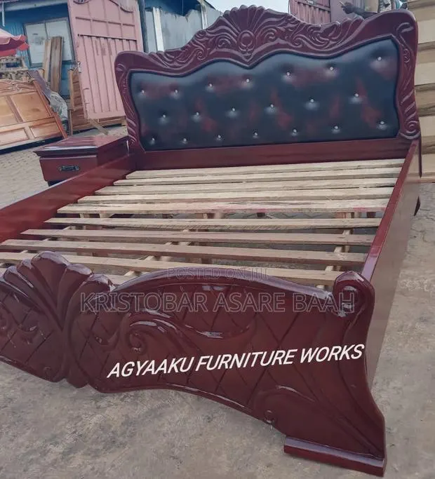 Classical Design Queen Size Bed · Photo 1