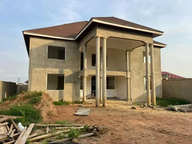10bdrm House in Odumase Pokuase for sale · Photo 1