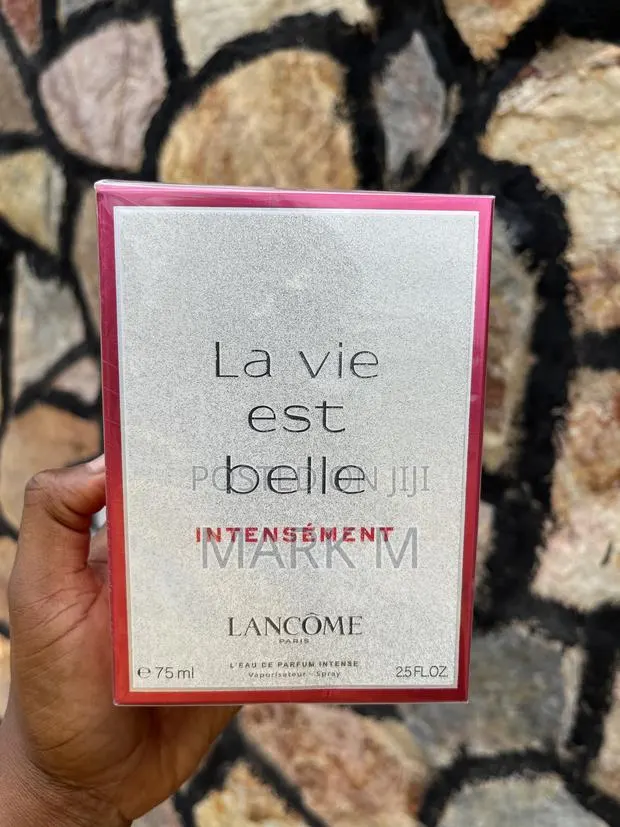 La Vie Est Belle Intensement · Photo 1