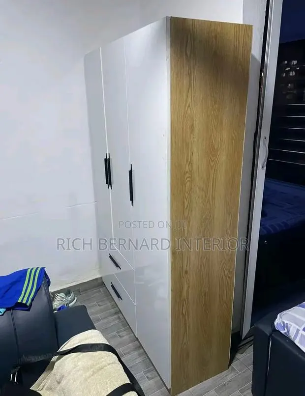 Modern White Wood Grain 2in1 Wardrobe · Photo 1