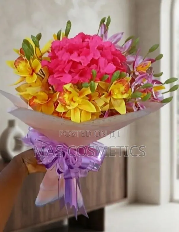 Artificial Flower Bouquet · Photo 1