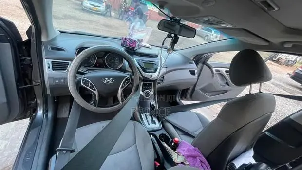 Hyundai Elantra 2012 · Photo 1