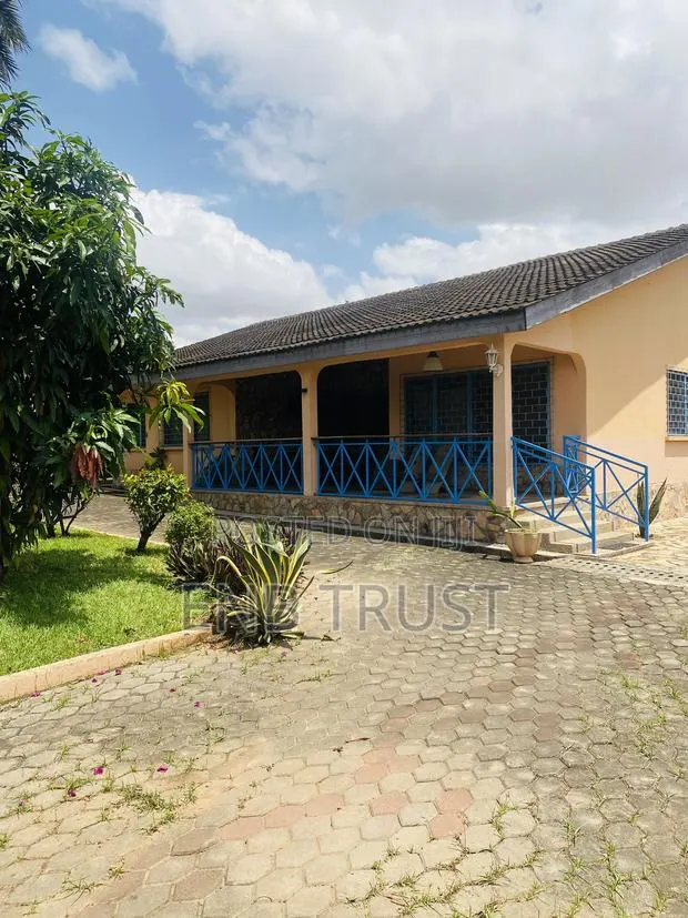 4bdrm House in Cfc Estate for sale · Photo 1