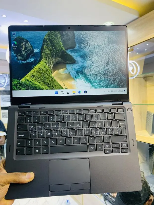 Laptop Dell Latitude 5300 8GB Intel Core i5 SSD 256GB · Photo 1