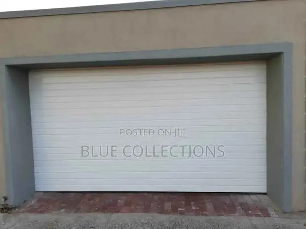 Automatic Garage Door · Photo 1
