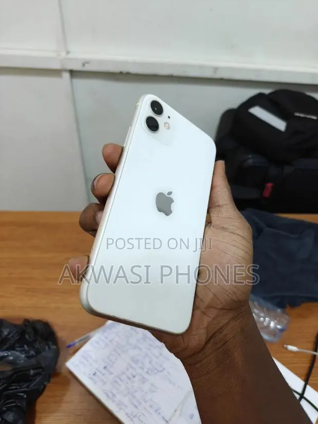 Apple iPhone 11 128 GB · Photo 1