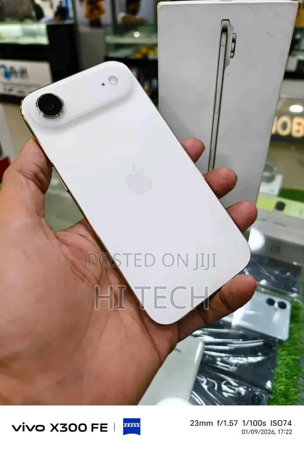 Apple iPhone Air 512 GB White · Photo 1