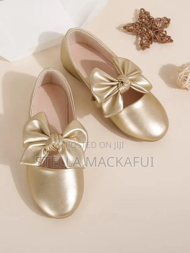 Gold Shoes for Girls in Sizes 31 and 36 Only · Photo 1