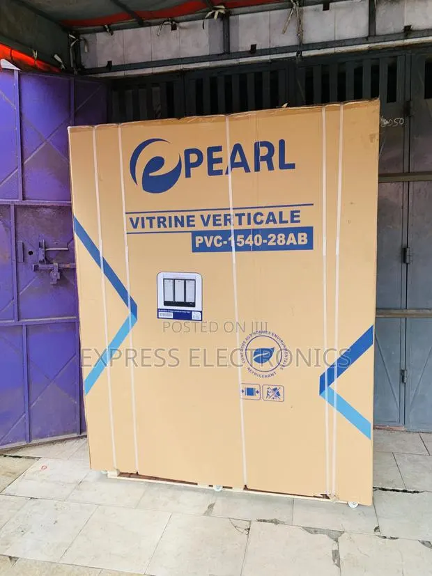 Highly Recommended Three Door Pearl PVC-1540 Display Fridge · Photo 1