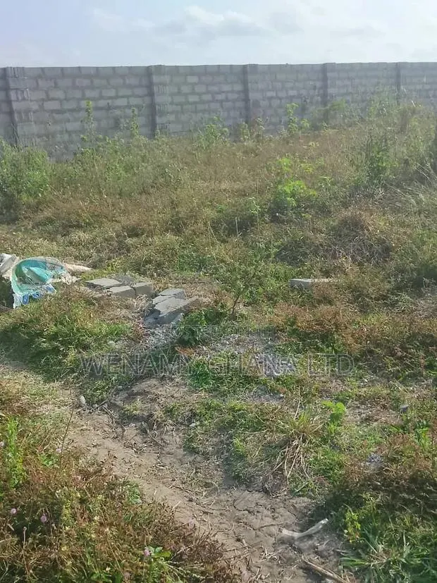 Half Plot of Land for Sale · Photo 1