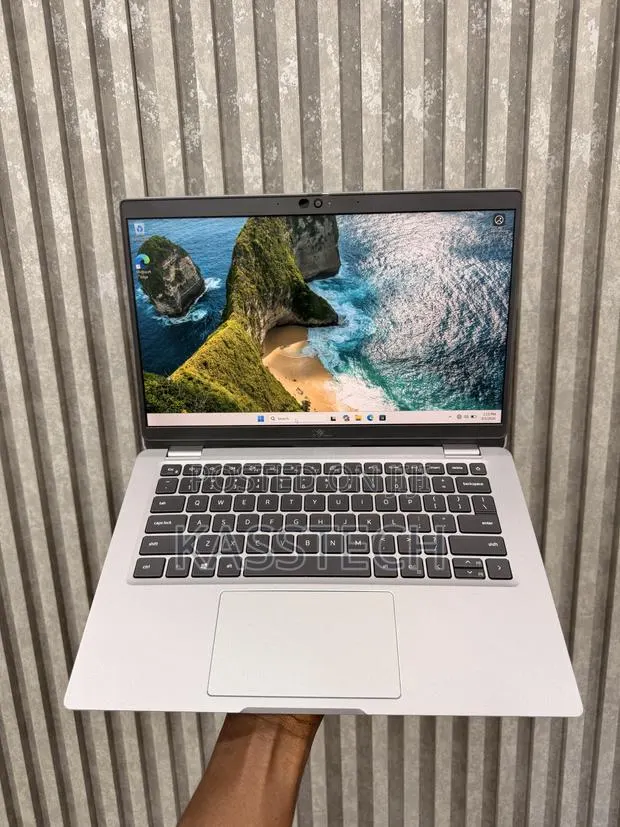Laptop Dell Latitude 5320 8GB Intel Core i5 SSD 256GB · Photo 1